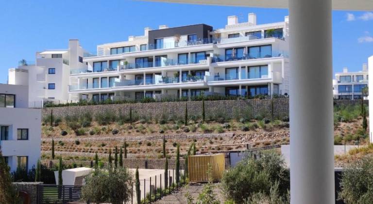 Fully equipped holiday apartment with patio, garden & pool | Good for workation | Pet-friendly — photo 4