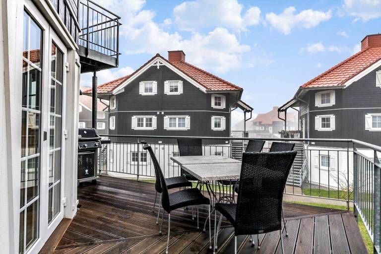 Fully equipped house with patio, BBQ & hot tub | Dogs allowed — photo 2