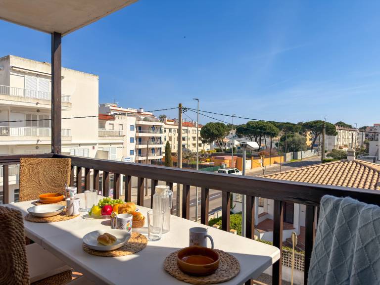 Apartment with pool & patio in L'Escala