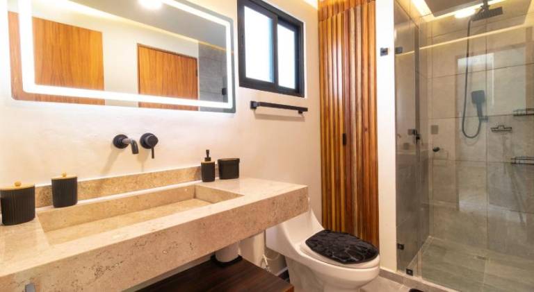 Apartment with pool & hot tub — photo 2