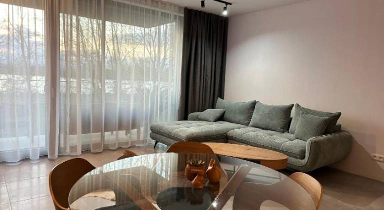 Apartment with hot tub & pool in Piestany