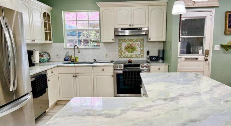 Vacation home with jacuzzi — photo 3