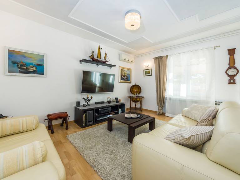 Vacation home with yard, private pool & barbecue | Garden view | Pets are welcome in Vodice