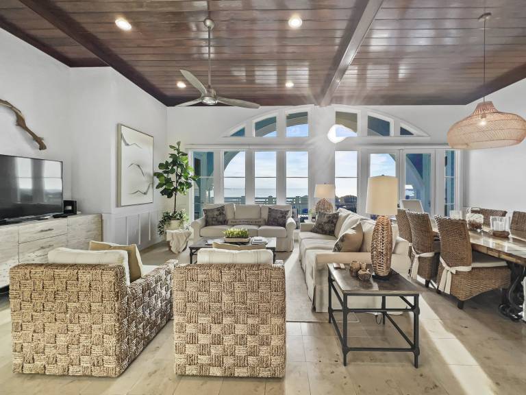 Condo with heated pool & barbeque | Beach view — photo 4
