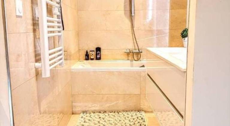 Vacation home with hot tub in Beaune