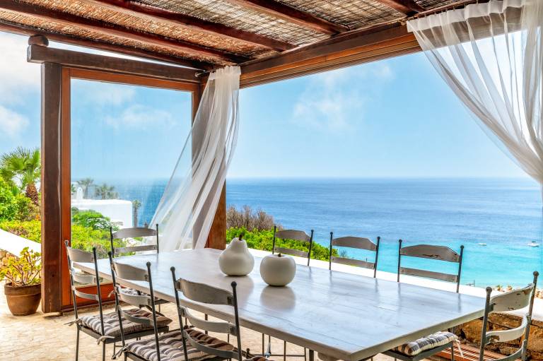 Villa "Calma Beach House" with Private Terrace & Wi-Fi in Mykonos