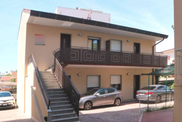 Rental apartment with patio — photo 4