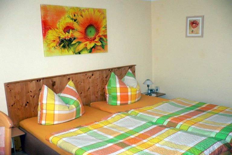 Holiday apartment with terrace, grill & garden — photo 3