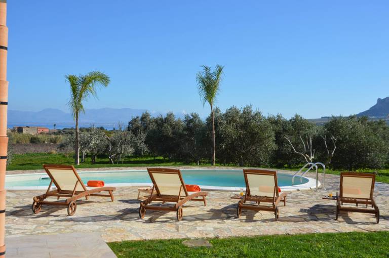 Fully equipped nice villa with yard, terrace & private pool | Suitable for remote work | Pets are welcome — photo 2