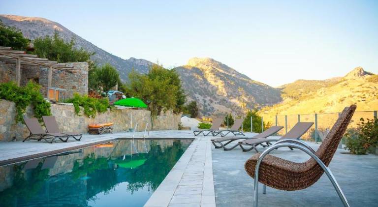 Serviced apartment with pool, garden & patio | Pets are welcome — photo 4