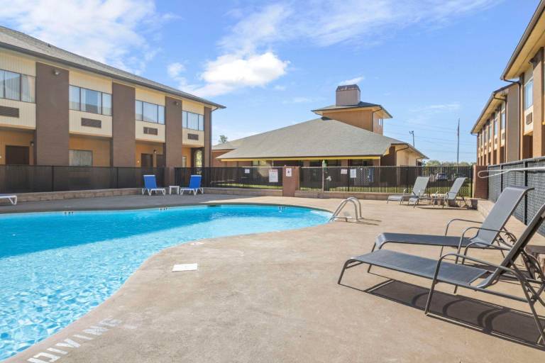 Quality Suites Hickory South — photo 4