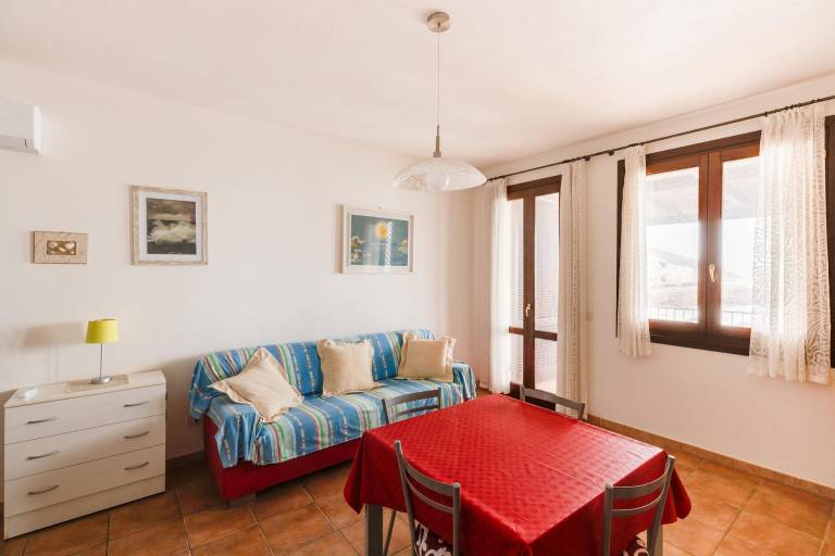 Rental apartment with patio — photo 4