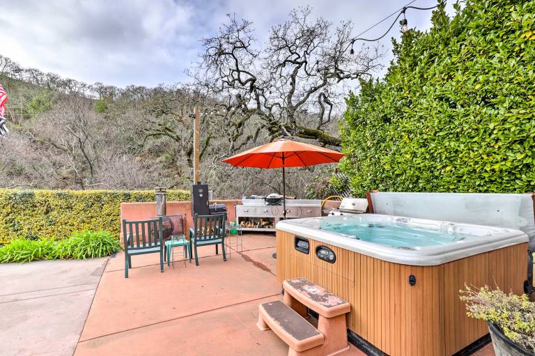 Wine Country Retreat at Private Creekside House