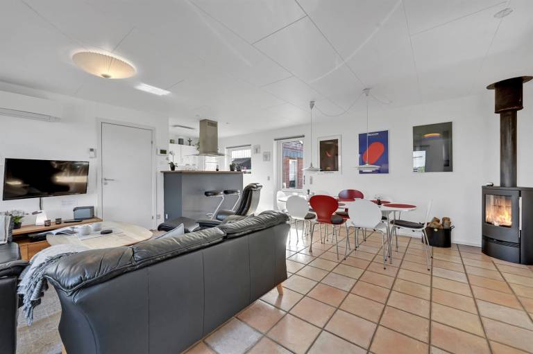 Vacation home with jacuzzi, patio & sauna — photo 2