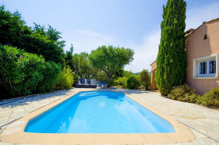 Child-friendly villa with pool, yard & grill | Good for workation | Dogs allowed in Sainte-Maxime