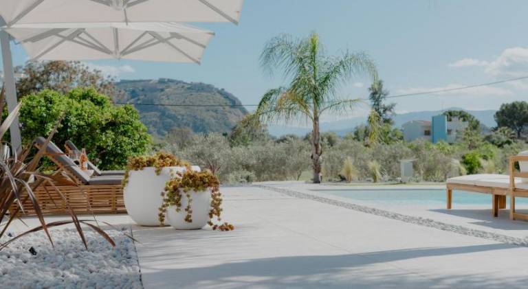 Blue Topaz Two Villas Pool and Spa — photo 5