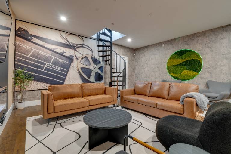 Stylish Home Near Lake Travis w Entertainment