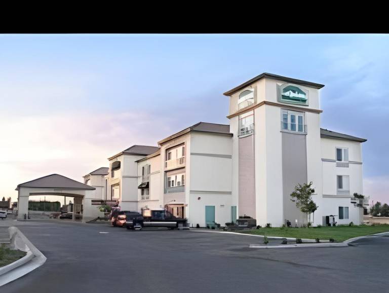 La Quinta Inn & Suites by Wyndham Bakersfield North in Bakersfield, CA