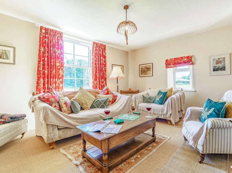 Fully equipped cottage with yard & jacuzzi | Dogs allowed — photo 4