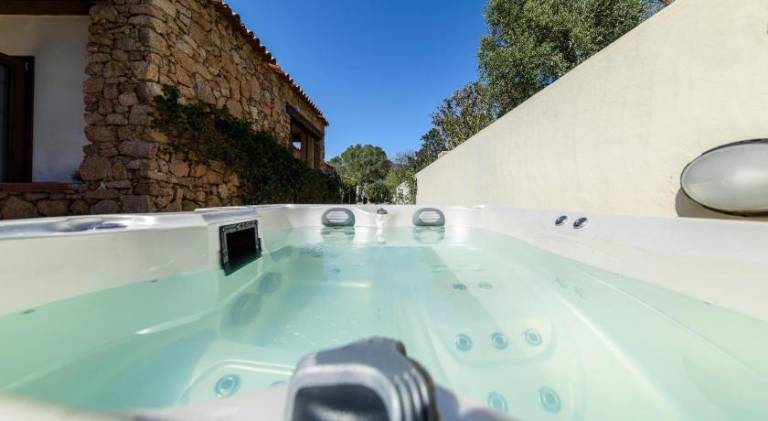 Holiday apartment with jacuzzi | Pet-friendly in Olbia