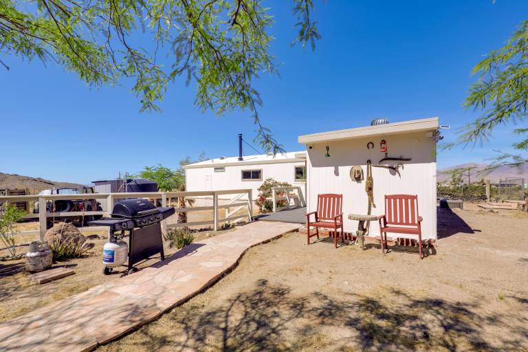 Rustic Bullhead City Retreat w/ Porch & Views — photo 3