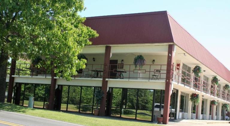 Passion Play Road Inn - Formerly Statue Road Inn — photo 4