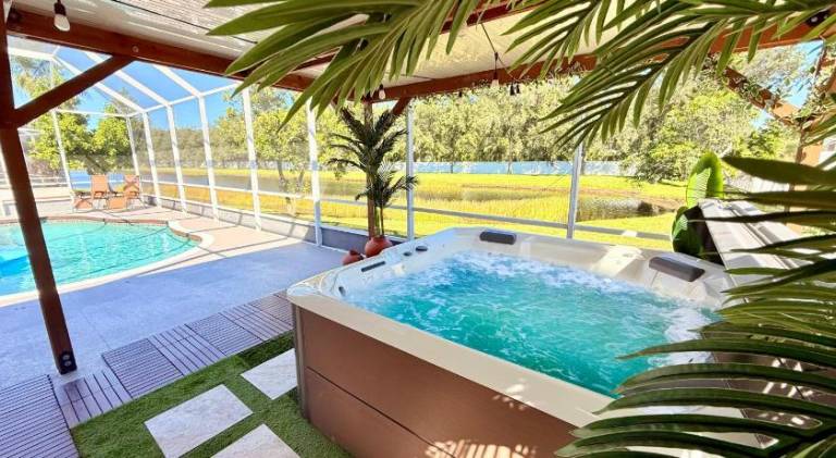 Spacious 5BR Private Home, Private Pool & Salt Water Spa, Minutes from Beaches — photo 2