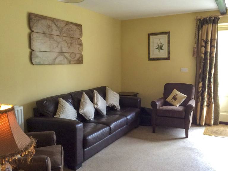 Family-friendly nice cottage with garden | River view | Pets are welcome — photo 2