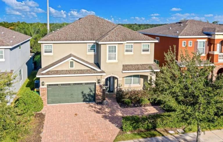 Vacation home with garden, pool & barbecue in Osceola, FL