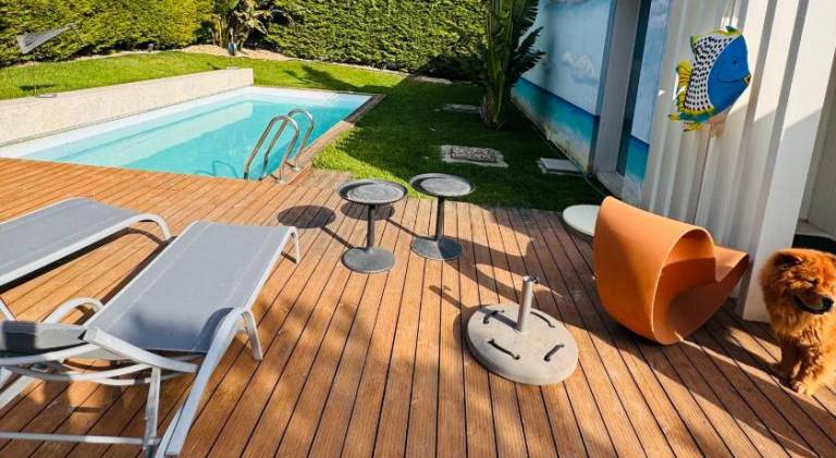 Villa with pool in Almada