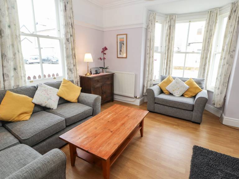 Family-oriented wonderful cottage with terrace & garden | Pet-friendly — photo 5