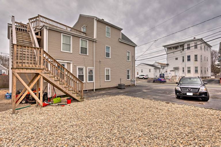 Cozy Third-Story Apartment in Dtwn Brockton! — photo 3