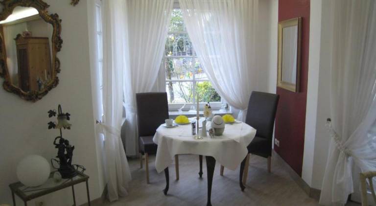 Serviced apartment with terrace & yard — photo 4
