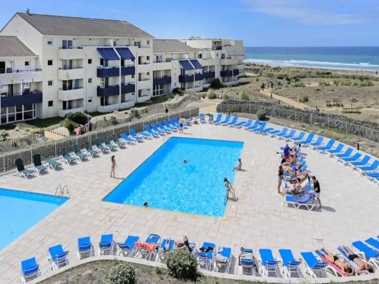 Apartment with terrace, yard & pool | Next to the beach | Pets are welcome in Lacanau