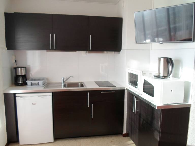 2-Star Apartment in Balaruc-les-Bains with Pets Allowed and Air Conditioning — photo 5