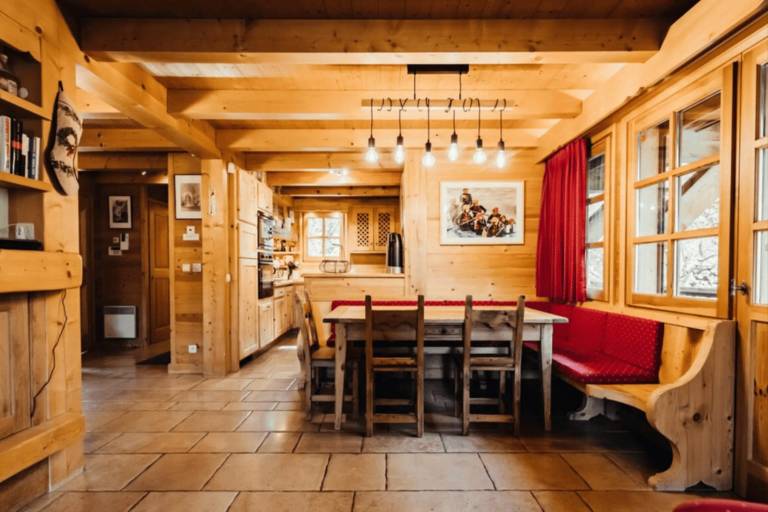 Chalet with yard — photo 5