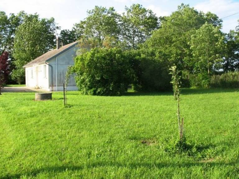 Cottage with yard & BBQ | Pets allowed — photo 2