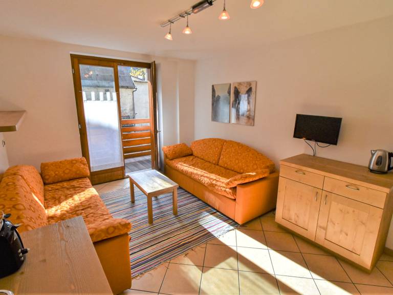 Apartment with patio & garden | Mountain view — photo 2