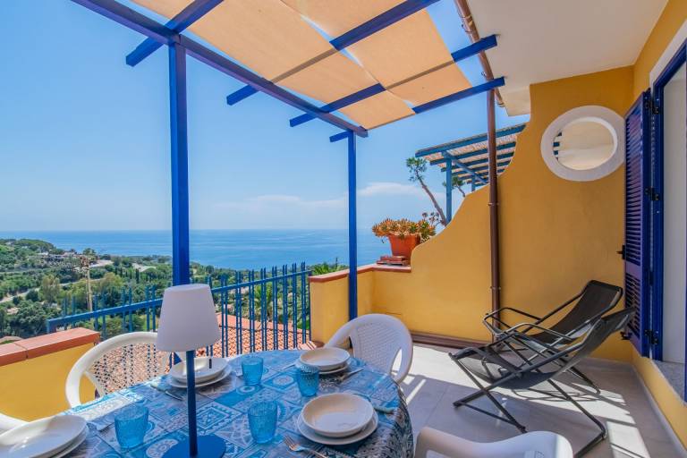 House with patio in Porto Azzurro