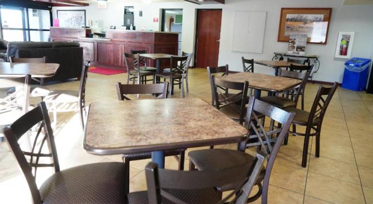 Econo Lodge Inn & Suites Kearney South — photo 3