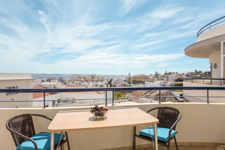 Apartment with fast internet & terrace | Sea view — photo 3