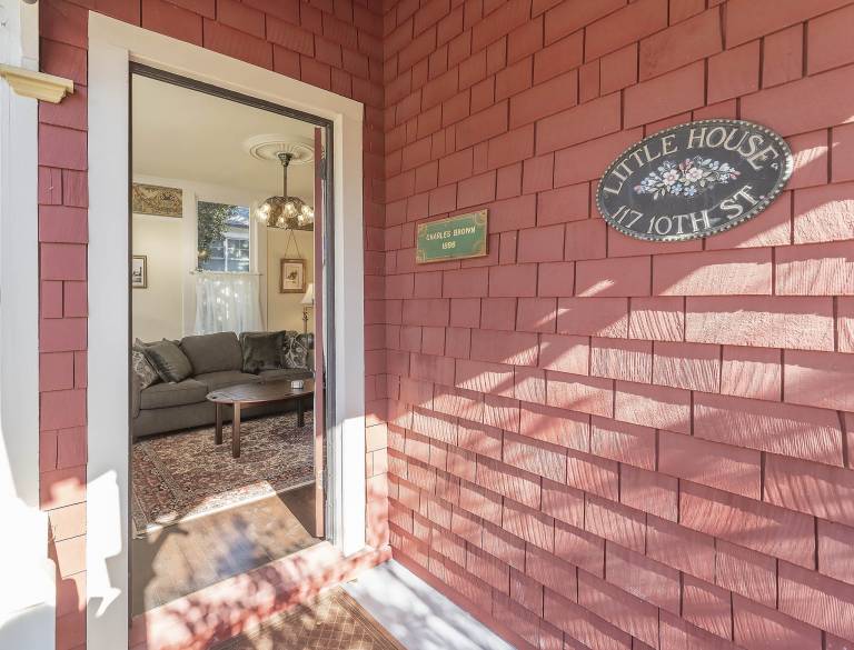 Fully equipped vacation home with barbeque & yard | Dogs allowed — photo 4
