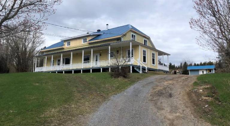 Vacation home with patio | Pet-friendly in Saguenay, QC