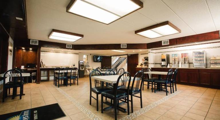 Days Inn by Wyndham Minot — photo 4