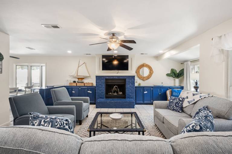 Vacation home with hot tub, grill & private pool — photo 4