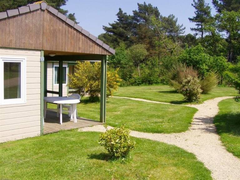 Family-friendly nice bungalow with heated pool, barbeque & garden | Garden view | Pets are welcome — photo 3