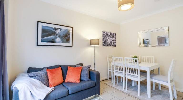 Rental apartment with 4 rooms for 8 persons in High Wycombe