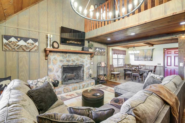 Secluded Sevierville Cabin: Hot Tub & Mtn Views! — photo 3