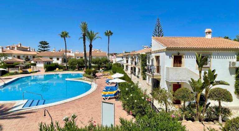 Lovely holiday apartment with pool | Close to the beach | Pets are welcome in Playas