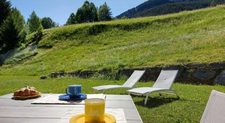 Chalet with terrace, yard & BBQ — photo 4